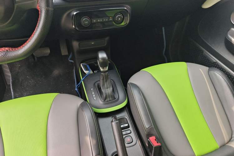 Used Roewe Clever 2021 302 km New Four-Seater Super-Efficient Version
