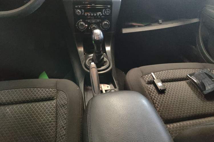 Used Citroen C-Quatre 2013 Sedan 1.6L Manual - Prestige Model Gear Lever