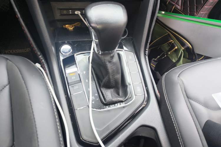 Used Volkswagen Tiguan L 2018 330TSI Automatic Two-Wheel Drive Luxury Edition Gear Lever