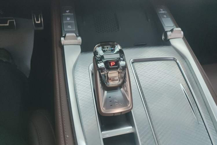 Used Tank 700 New Energy 2024 Hi4-T Ultimate Edition Gear Lever