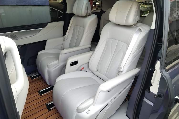 Used Buick GL8 New Energy 2026 Model Lu Zun Luxury Edition Interior 4