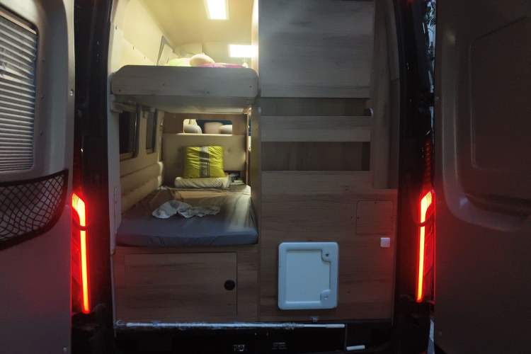 Used SAIC MAXUS V100 RV 2022 2.0T Traveler V100 Mountain Retreat Edition with Longitudinal Bed
