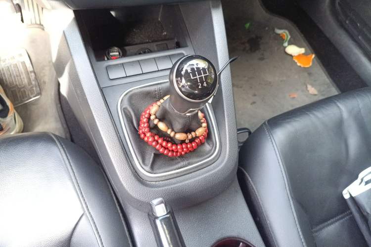 Used Volkswagen Sagitar 2014 Revised Version 1.6L Manual Comfort Edition Gear Lever