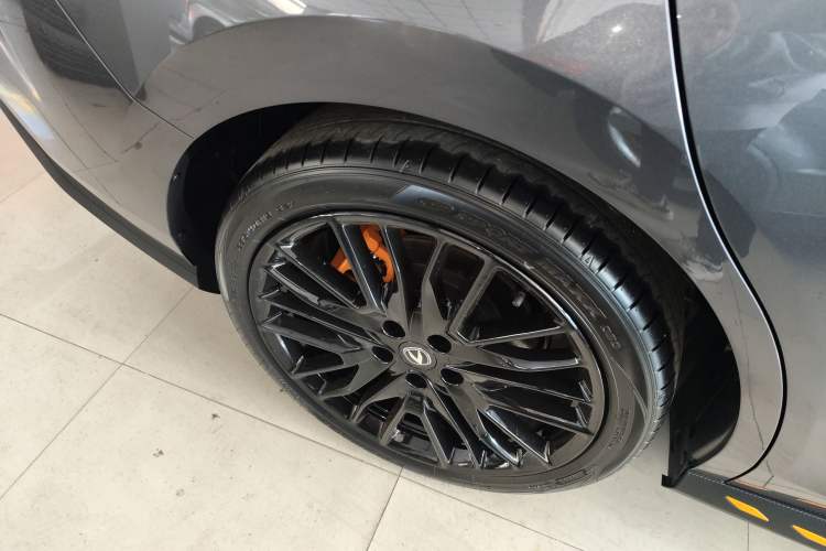 Used Changan UNI-V 2025 Model Third-Generation 2.0T Dynamic Edition