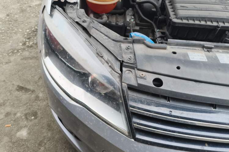 Used Volkswagen Jetta 2015 Zhuihui Edition 1.6L Manual Comfort Model Right Front Headlight