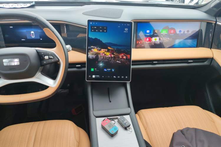 Used Geely Galaxy L7 2024 1.5T 115 km PLUS Dragon Edition Audio And AC Panel