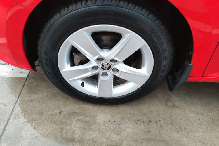 Used Skoda Fabia 2016 1.4L Automatic Car Enjoy Edition Left Front Wheel Hub