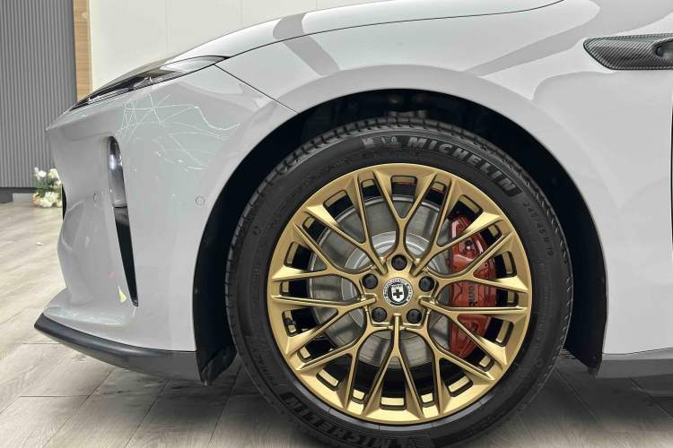 Used Nio ET5T 2023 75 kWh Touring Left Front Wheel Hub