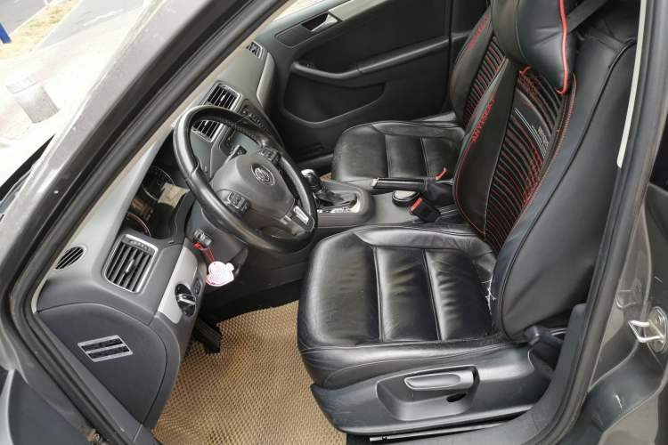 Used Volkswagen Sagitar 2012 1.4TSI Automatic Luxury Edition Left Front Seat