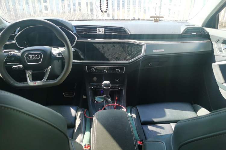 Used Audi Q3 Sportback 2020 45 TFSI quattro Luxury Edition Center Console