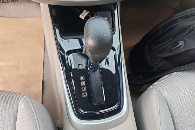 Used Nissan Tiida 2016 1.6L CVT Joyride Edition Gear Lever