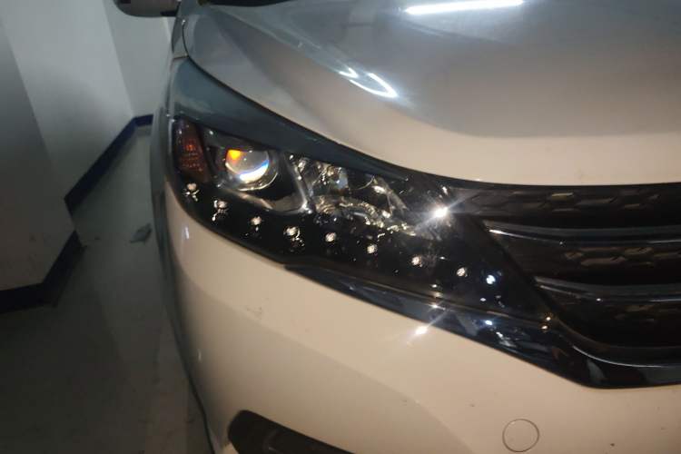 Used Zotye Z300 2016 New Vision 1.5L Manual Entry-Level Model Right Front Headlight