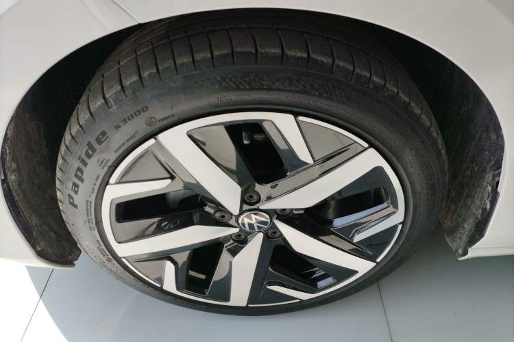 Used Volkswagen Lamando 2022 Lavida L 280TSI DSG Cool & Spicy Edition Left Front Wheel Hub