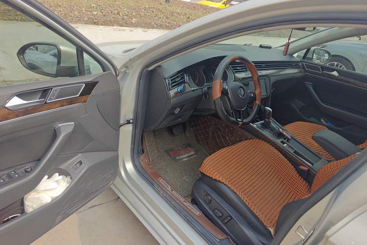 Used Volkswagen Magotan 2019 330TSI DSG Luxury Model China V Standard Driver Seat