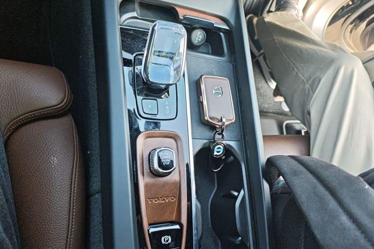 Used Volvo XC60 2025 B5 Four-Wheel Drive Smart & Advanced Luxury Edition