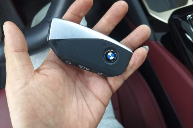 Used BMW 5 Series 2025 530Li Luxury Edition M Sport Package Vehicle Key