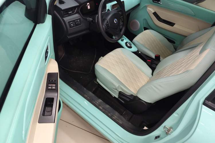 Used Brilliance Xinri i03 2022 Youth Edition 31.45 kWh Driver Seat