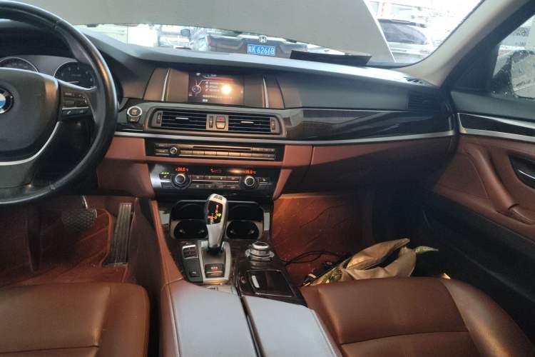 Used BMW 5 Series 2017 525Li Leading Model
