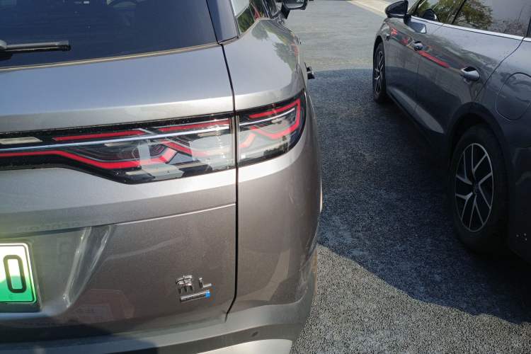 Used BYD Song L DM-i 2025 Intelligent Driving Version 160 km Beyond-Range Type Right Rear Taillight