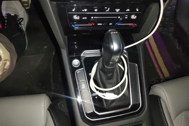 Used Volkswagen Magotan 2023 2 Million Units Limited Edition 330TSI DSG Leading Version
