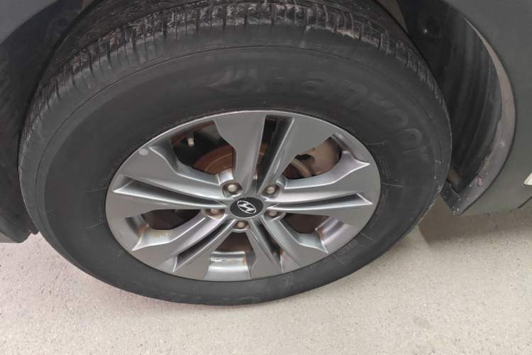 Used Hyundai Santa Fe 2015 2.0T Automatic Two-Wheel Drive Comfort Version 5 Seats
