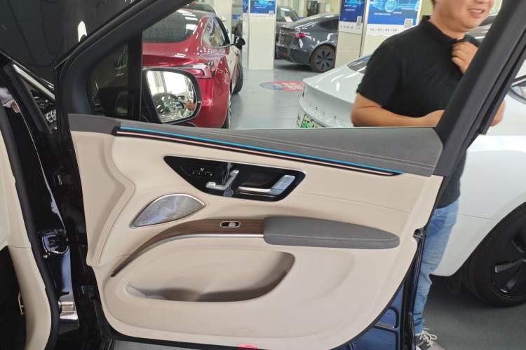 Used Mercedes-Benz EQS SUV 2023 450 4MATIC Pioneer Edition
