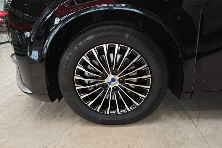 Used Denza D9 2025 DM-i Intelligent Drive 1020 Four-Wheel Drive Flagship Model