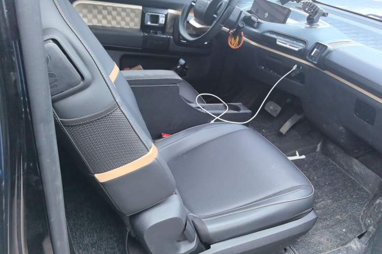 Used Baojun KiWi EV 2022 Artist Lite Edition Lithium Iron Phosphate Right Front Seat