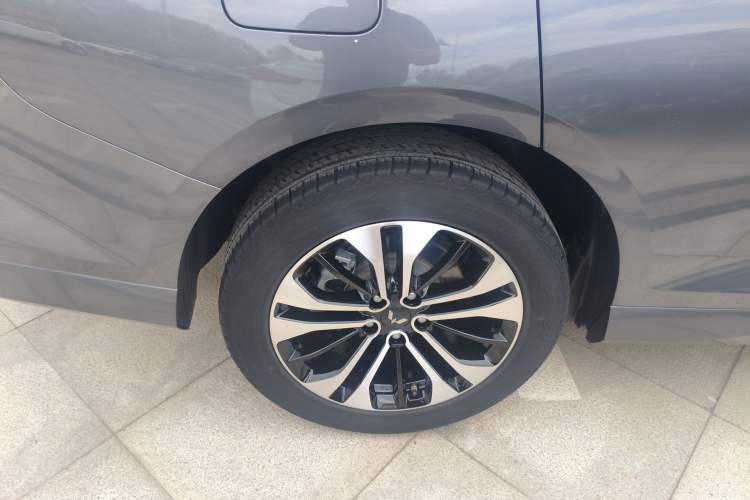 Used Wuling Victory 2020 1.5T CVT Flagship Edition Right Rear Wheel Hub