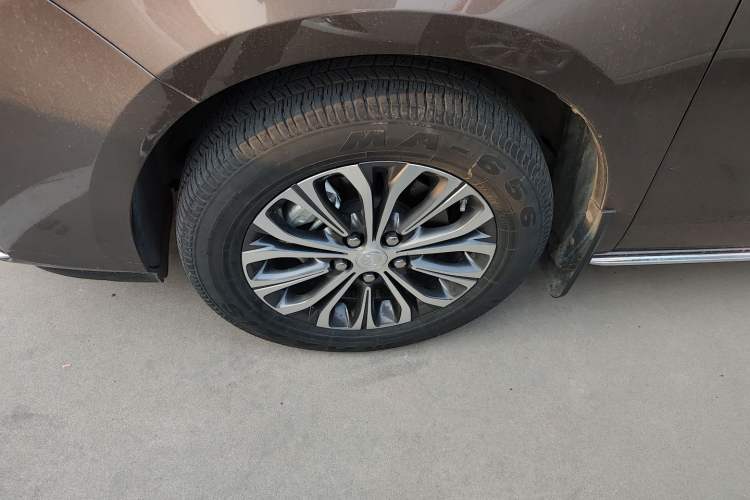 Used Buick GL8 2023 Land Executive Class Comfort Model
