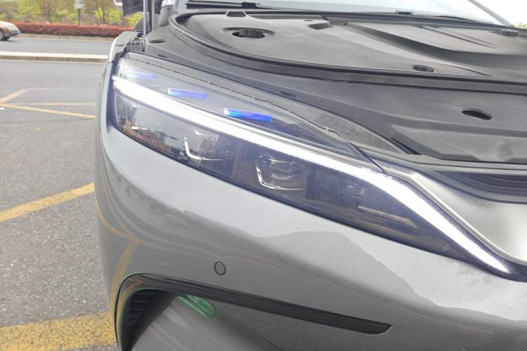 Used BYD Han 2022 EV Genesis Edition 610KM All-Wheel Drive Premium Model Right Front Headlight