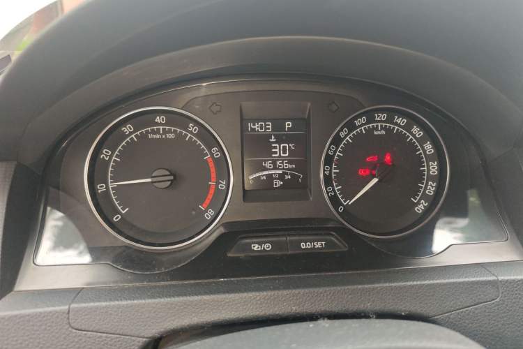 Used Skoda Rapid Spaceback 2016 Revised Version 1.6L Automatic Front-Drive Edition Instrument Cluster