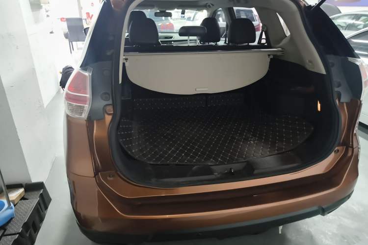 Used Nissan X-Trail 2016 2.0L CVT Smart Enjoyment Version 4WD
