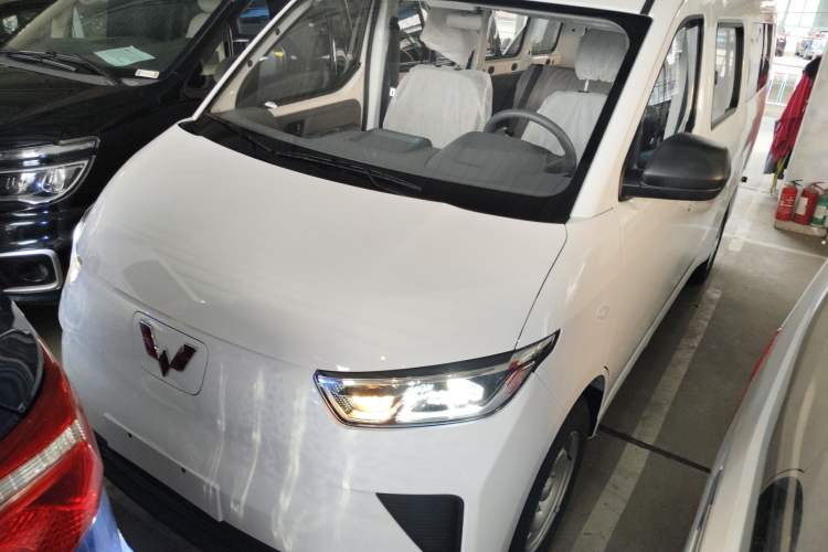 Used Wuling Yangguang 2025 Model 400km Bus Edition—Comfort Edition
