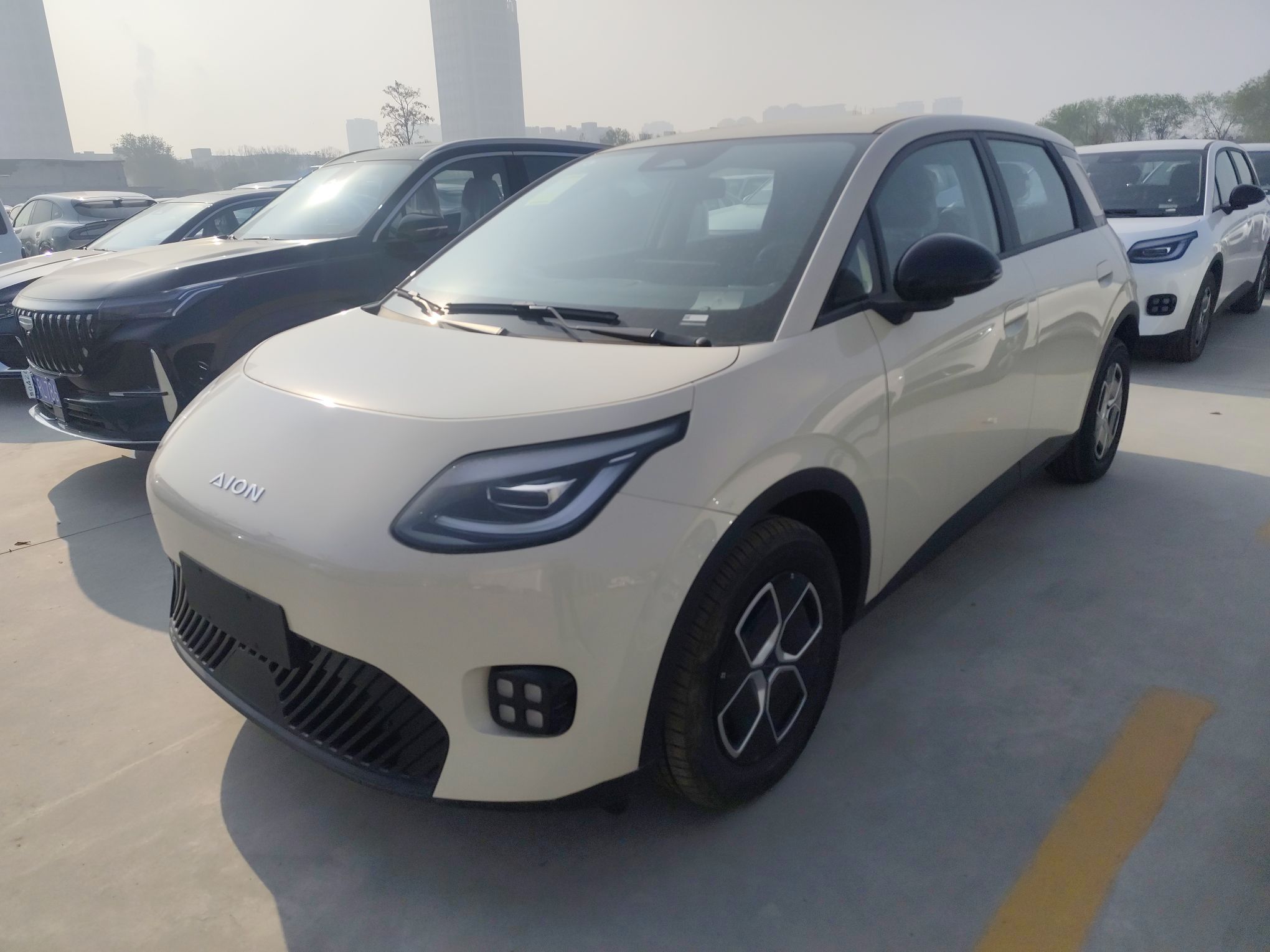 Под передней частью автомобиля