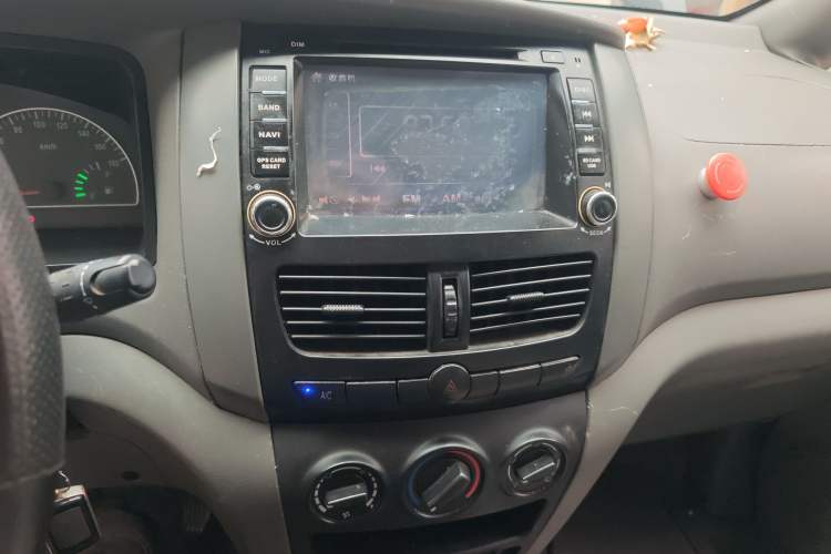 Used Dongfeng Shuaike 2011 1.5L Manual Standard Model 7 Seats China IV Standard
