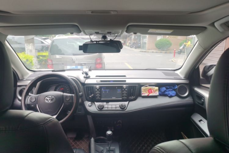 Used Toyota RAV4 2019 2.0L CVT Two-Wheel Drive Luxury Version China VI Standard