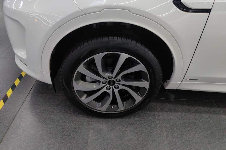 Used Land Rover Discovery Sport 2020 249 PS R-Dynamic Performance Edition Left Front Wheel Hub