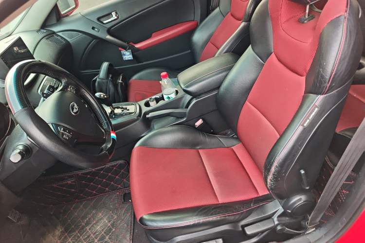 Used Hyundai Genesis Coupe 2009 2.0T Automatic Deluxe Edition Left Front Seat