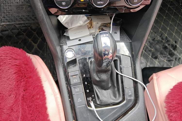 Used Volkswagen Tharu 2020 280TSI Two-Wheel Drive Luxury Edition China VI Standard Gear Lever