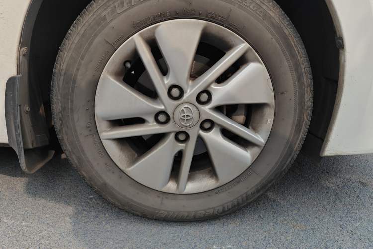 Used Toyota Corolla 2014 1.6L CVT GL-i Right Front Wheel Hub