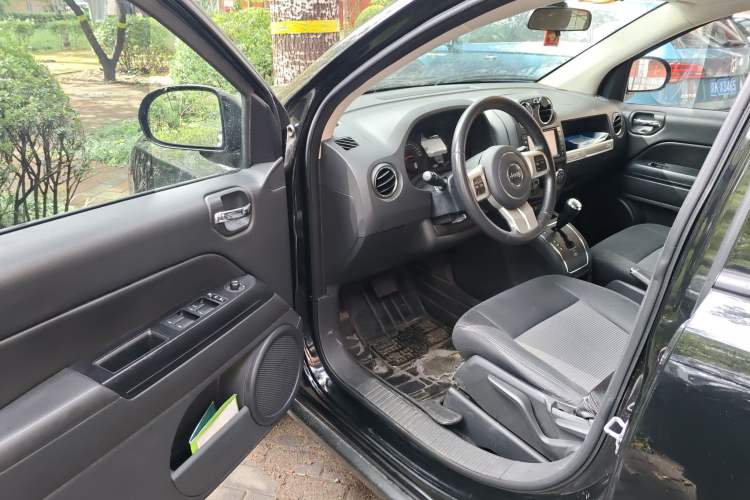 Used Jeep Compass 2013 2.4L four-wheel-drive sport version