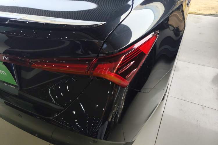 Used Toyota Avalon 2023 2.5L Luxury Edition Right Rear Taillight