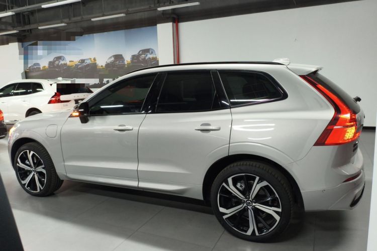 Used Volvo XC60 New Energy 2025 Plug-in Hybrid Long-Range All-Wheel Drive Zhiyuan Sport Edition