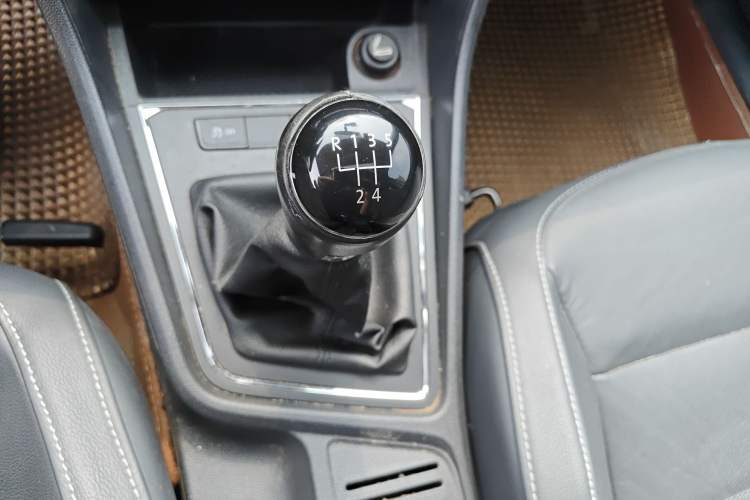 Used Volkswagen Lavida 2015 1.6L Manual Comfort Edition Gear Lever