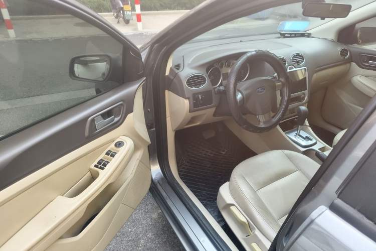 Used Ford Focus 2013 Sedan Classic 1.8L Automatic Fashion Edition
