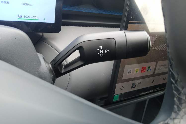 Used Lynk & Co Z20 2025 530 km Range Rear-Wheel Drive Max Gear Lever