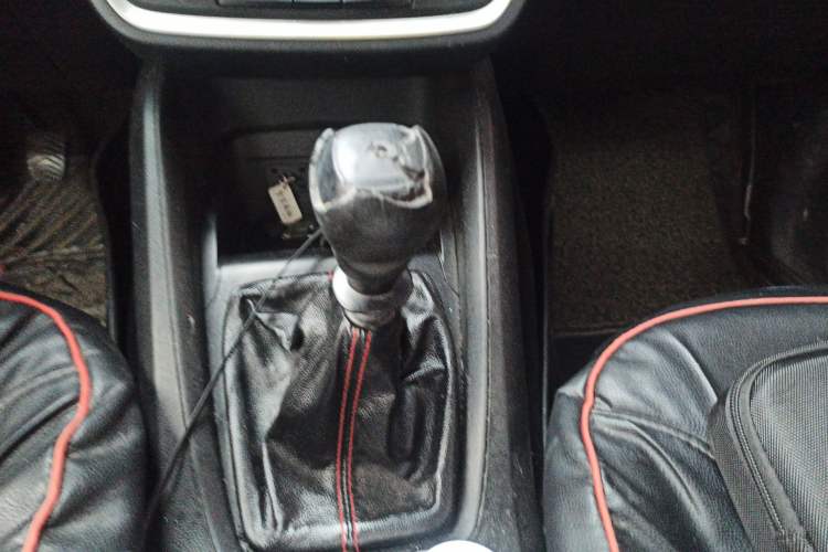 Used Wuling Hongguang S3 2019 1.5L Manual Standard Version China VI Standard Gear Lever