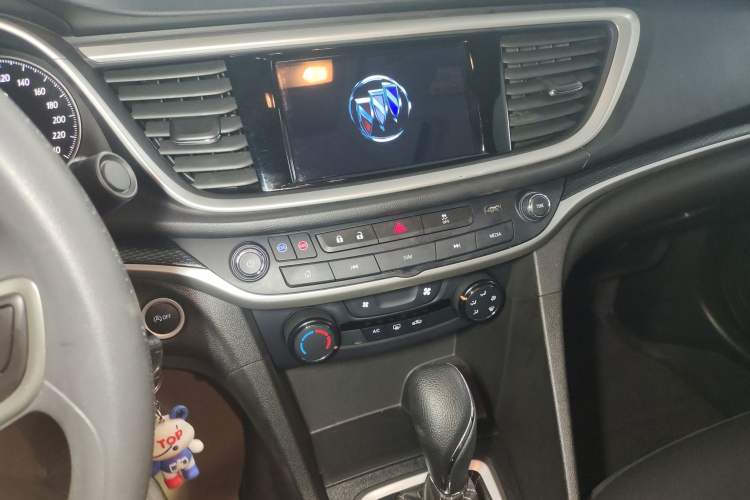 Used Buick GT 2021 Revised Version Flagship 1.5L Automatic Elite Edition Audio And AC Panel