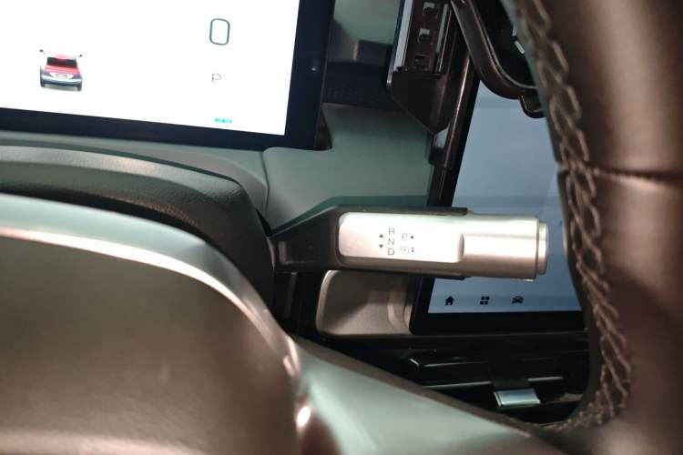 Used AION Y 2023 Plus 610 Smart Edition Lithium Iron Phosphate Gear Lever